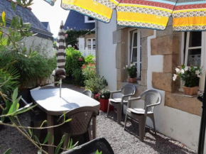 Maison de pêcheur rénovée avec cour et wifi, à 100m du port de Perros-Guirec - FR-1-368-264